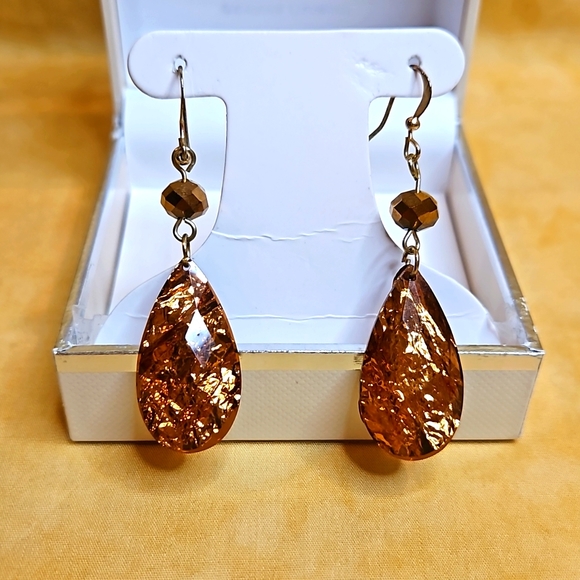 Lovely Peach-Gold Fashion Earrings - Picture 2 of 3